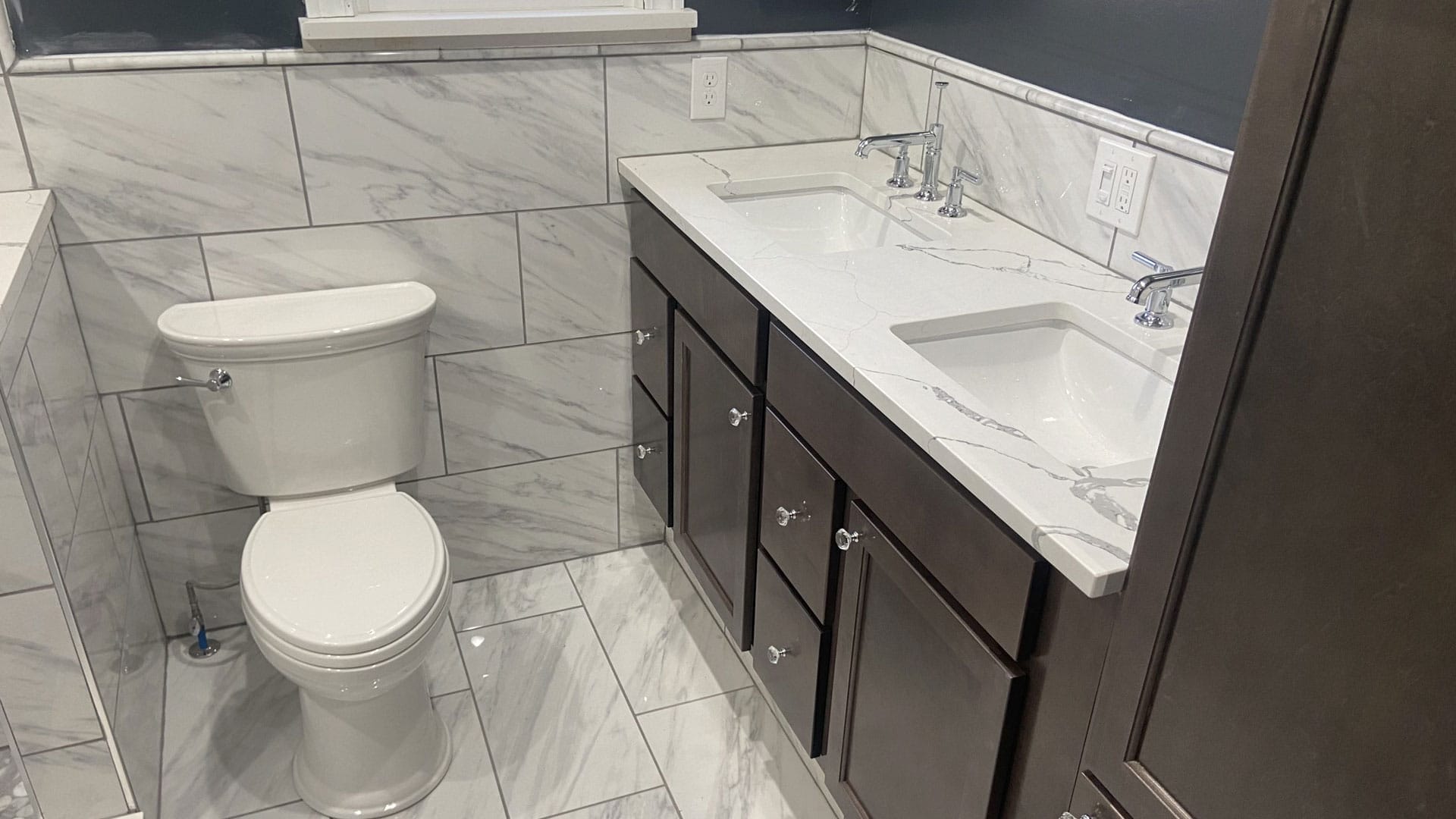 Expert bathroom remodel tips from Cyprus Point Construction LLC, ensuring a functional and stylish transformation in Texas and Michigan homes.